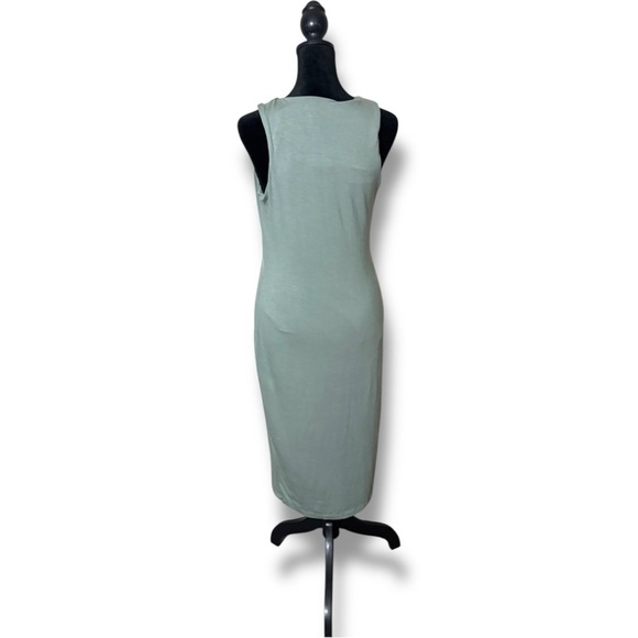Stylish NWT Green Sleeveless Crewneck Sheath Style Bodycon Midi Dress - Picture 3 of 15